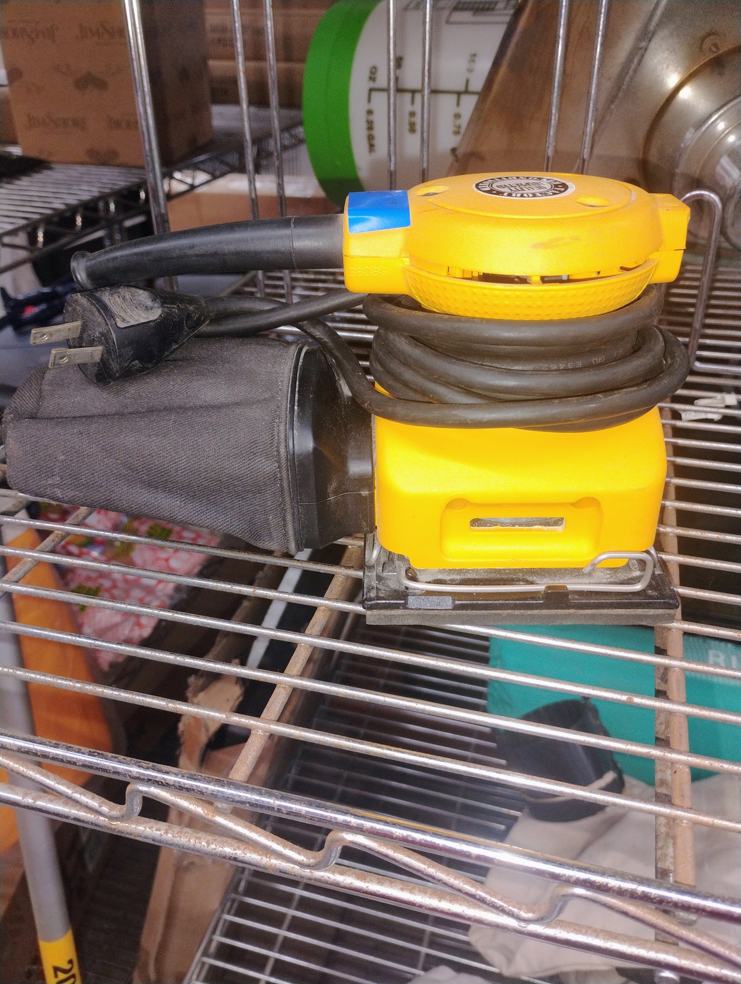 DEWALT DW411 1/4 SHEET PALM GRIP SANDER USED