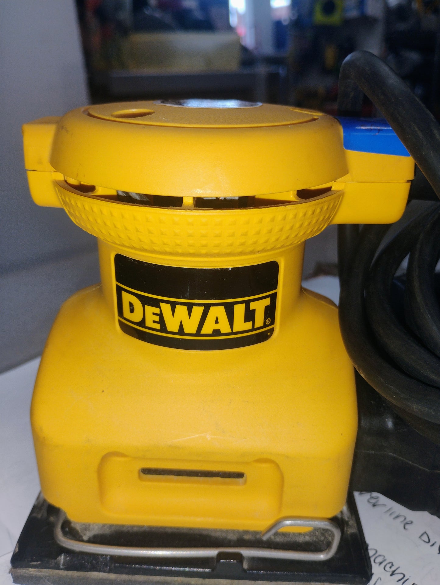 DEWALT DW411 1/4 SHEET PALM GRIP SANDER USED